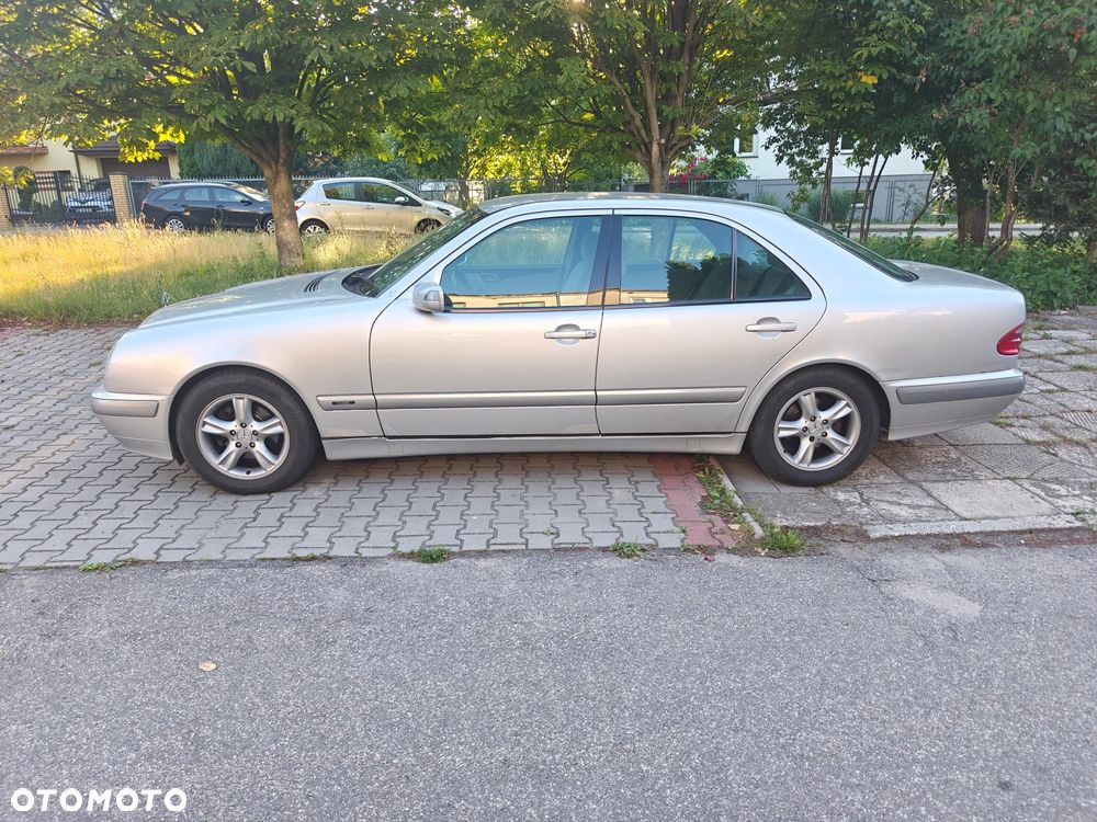 Mercedes-Benz Klasa E 220 CDI Classic - 2