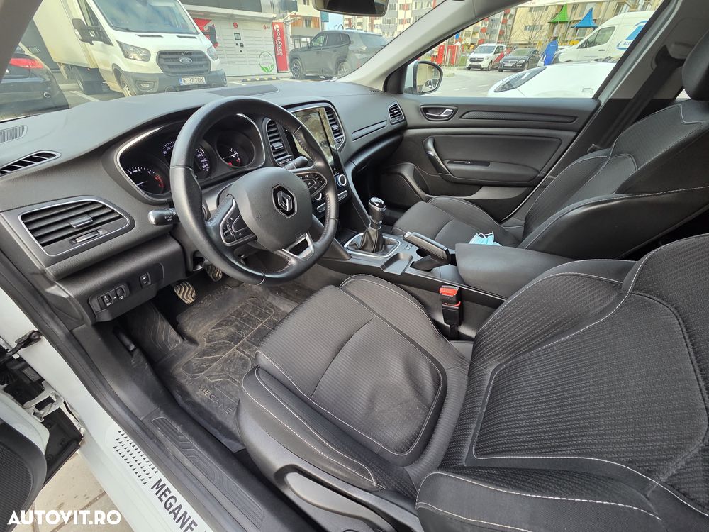 Renault Megane TCe Zen - 9