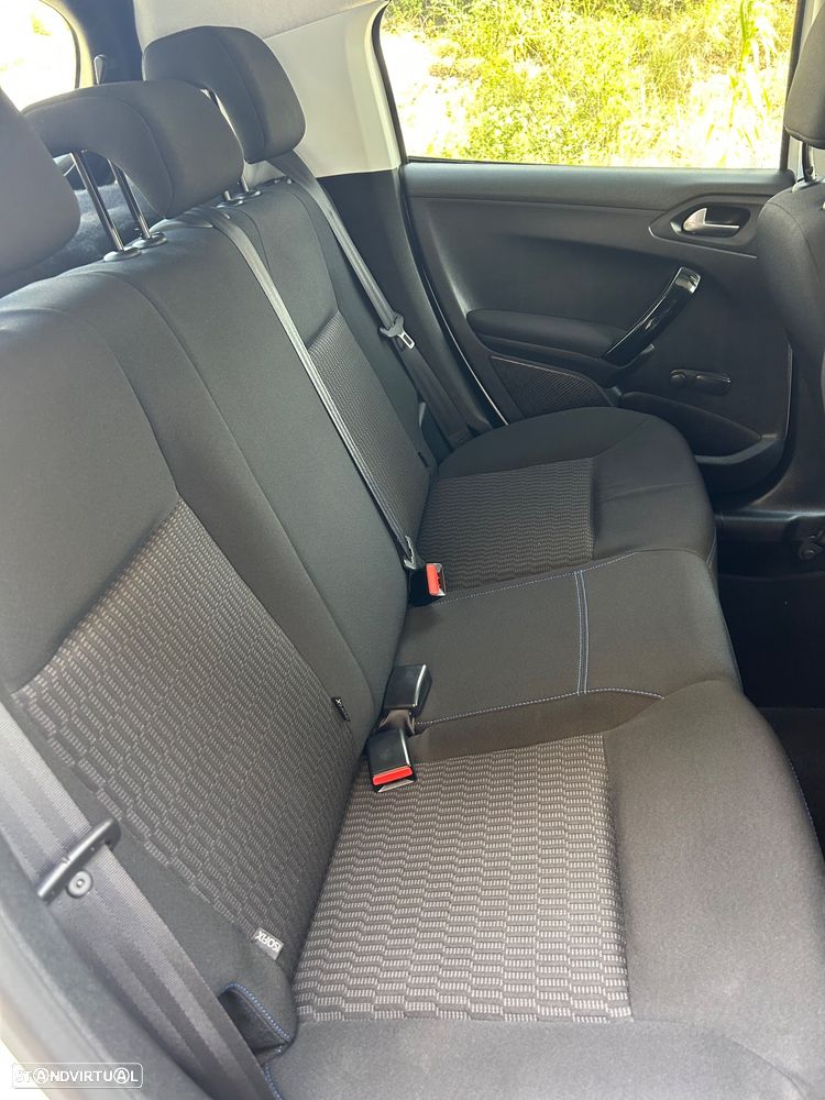 Peugeot 208 1.2 PureTech Style - 27