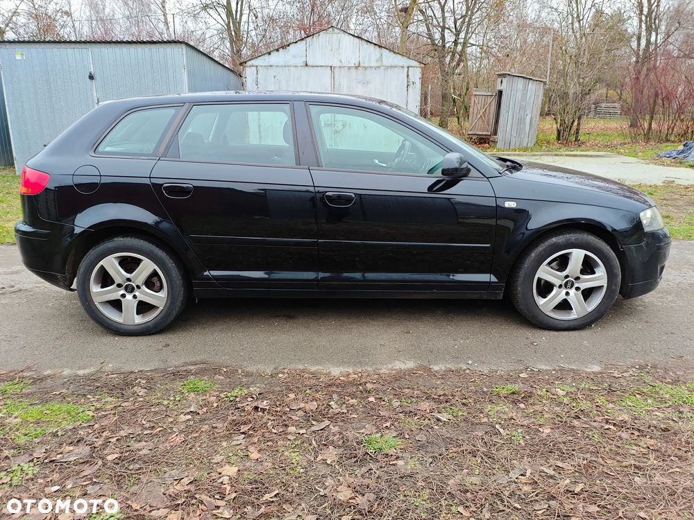 Audi A3 Sportback 1.6 FSI Attraction - 4