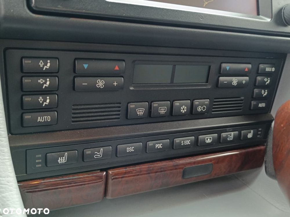 BMW Seria 7 750i - 30