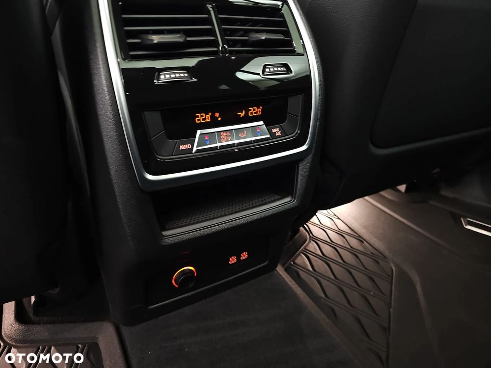 BMW X7 - 22