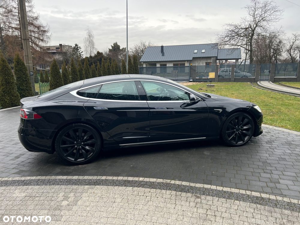 Tesla Model S - 25