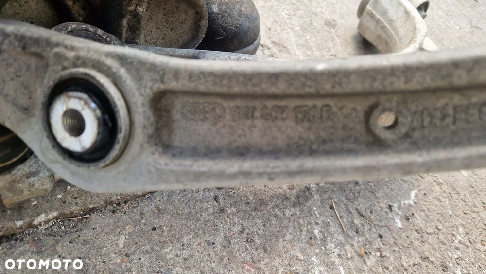 AUDI A4 B8 WAHACZ DOLNY PRAWY - 2