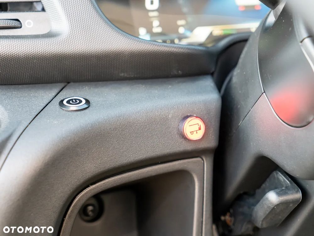 Iveco Daily 50C18HA8Z kontener z windą 1000 kg - 19