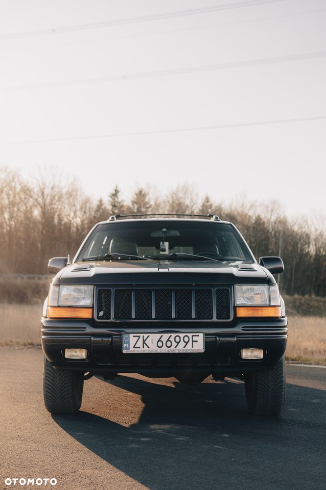 Jeep Grand Cherokee - 32