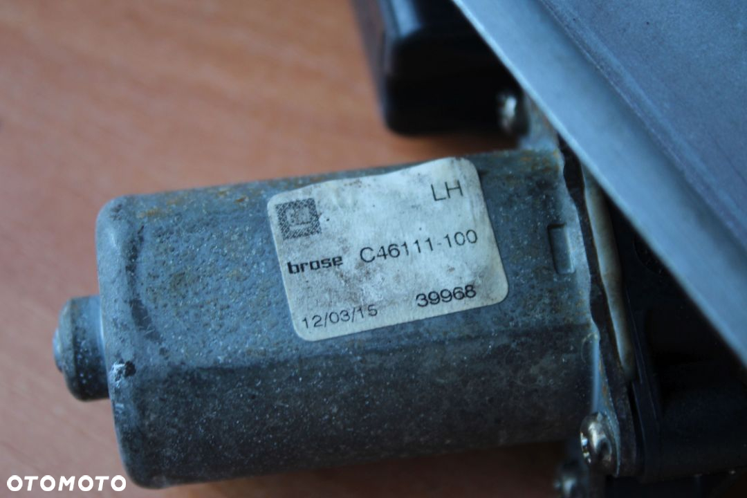 PODNOŚNIK MECHANIZM PODNOSZENIA SZYBY ELEKTRYCZNY LEWY TYŁ OPEL ASTRA K 13406677 - 5