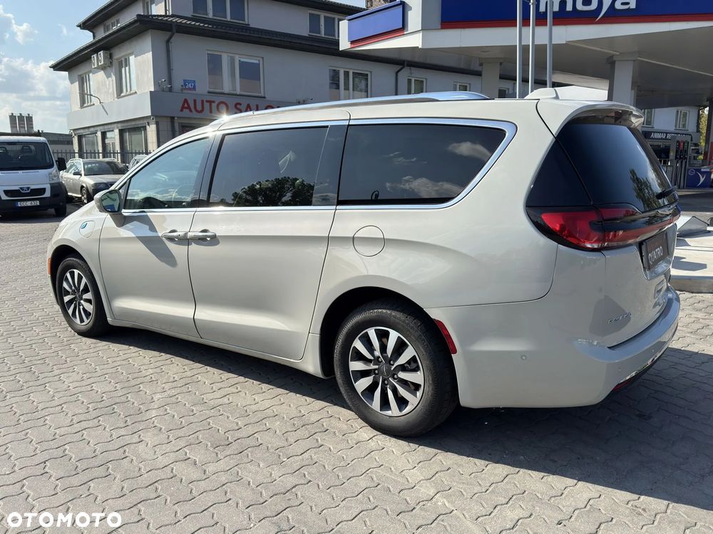 Chrysler Pacifica - 4