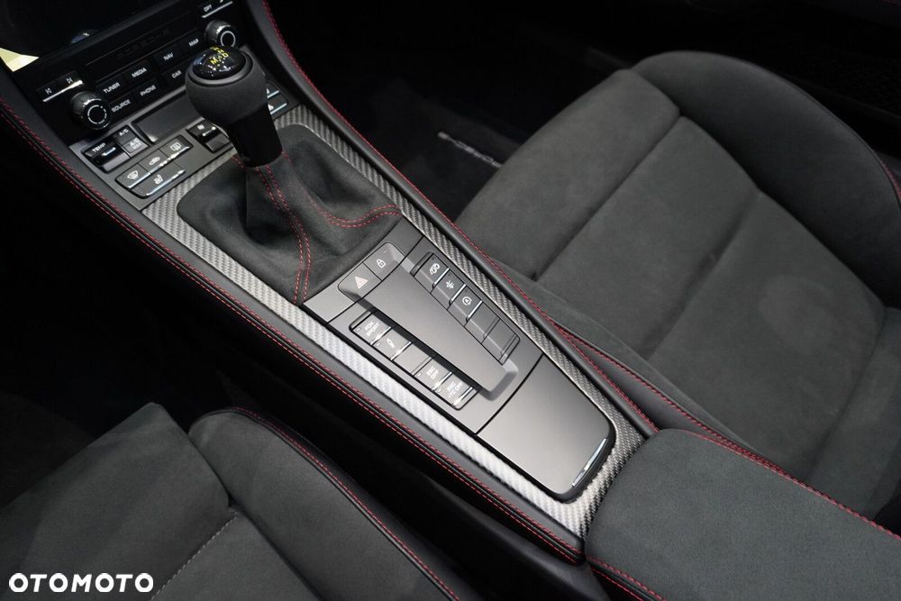 Porsche 718 Spyder - 28