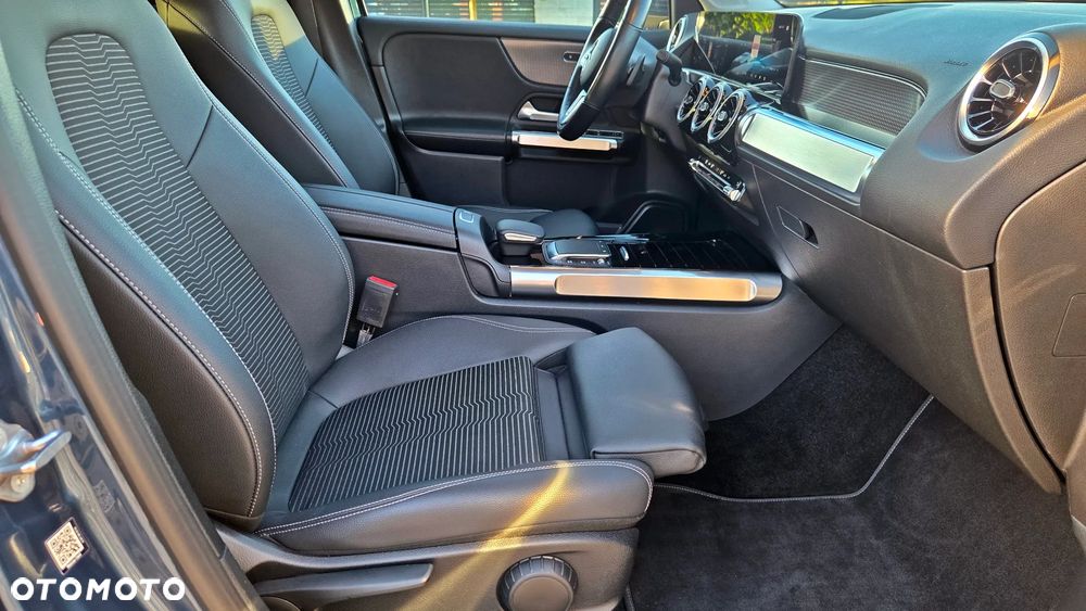 Mercedes-Benz GLB - 32