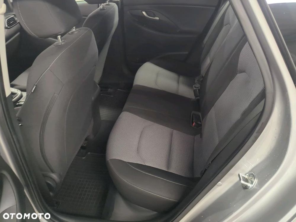 Hyundai i30 1.5 DPI Classic + - 9