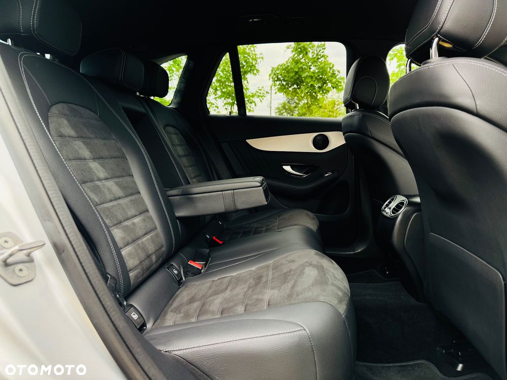 Mercedes-Benz GLC 220 d 4Matic 9G-TRONIC AMG Line Plus - 33