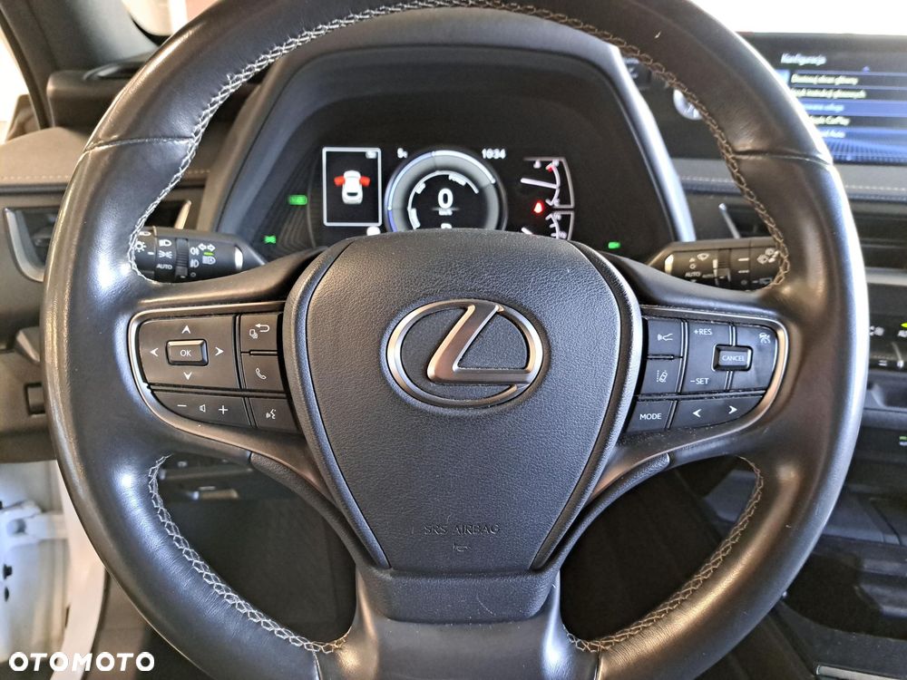 Lexus UX - 30