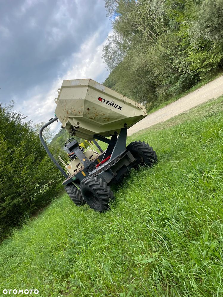 Terex DS030S Benford 3 tony OBROTOWE. Wozidło Budowlane-Rolnicze. Wózek z Obrotową Kolebą. 3 tony ładowność. 4x4. Mocny Silnik 4 cylindry Kubota 50km. 2600 mtg. Jazda 3 prędkości. Maszyna jak Nowa z Norweskiego Gospodarstwa! Ani deka luzów i wycieków! Pełny Oryginał. Hamulce brzytwa. Serwisy w DEKRA. Maszyna Woziła lekkie ładunki. Praktycznie zerowe zużycie. Wielka Okazja. Wszystko w pełnym Oryginale. Opony Oryginał w bardzo dobrym stanie! Potężna moc! - 15