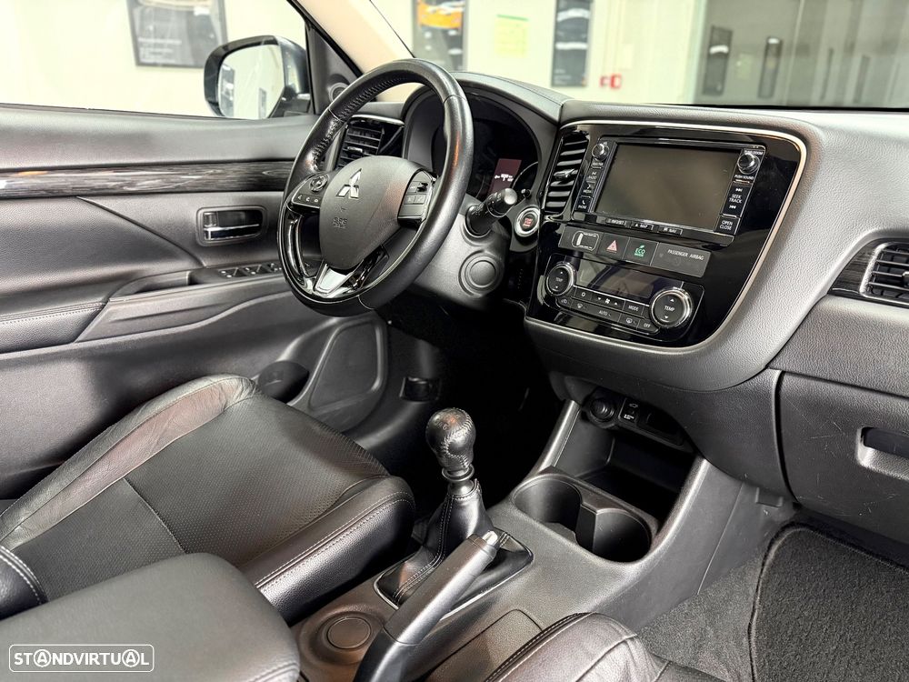Mitsubishi Outlander 2.2 DI-D Intense+ - 26