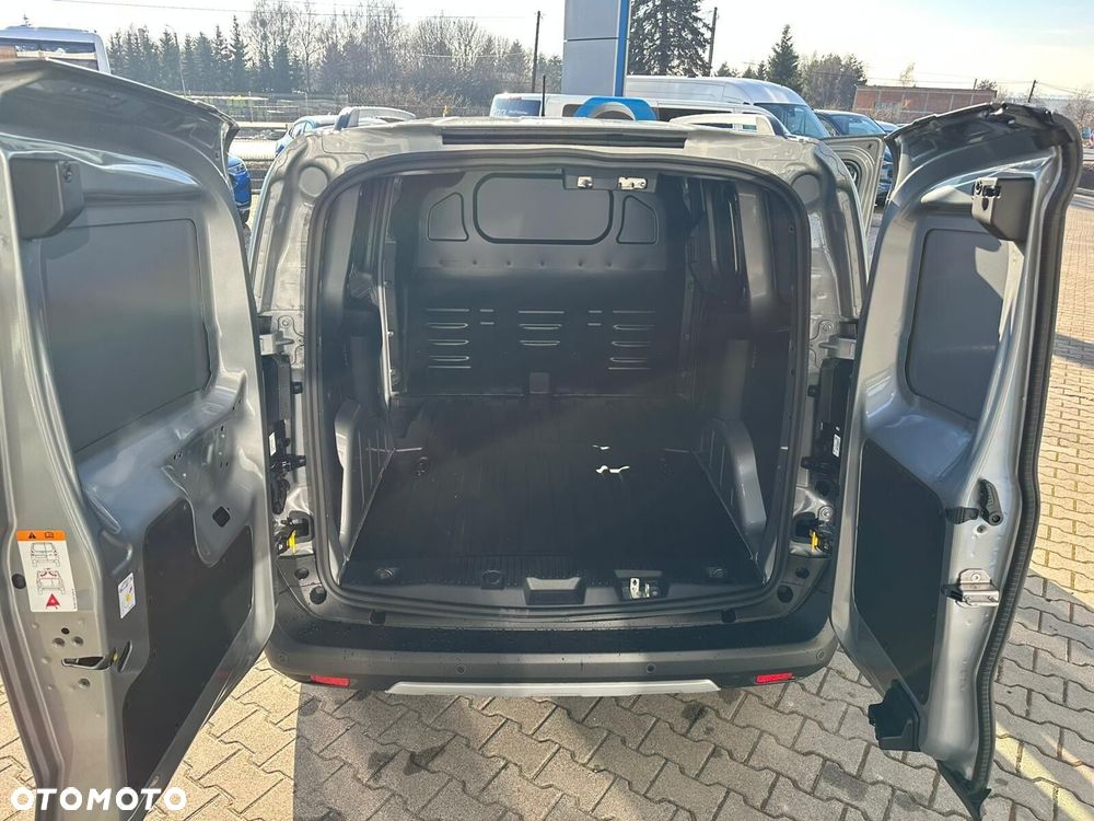 Ford Transit Courier - 11