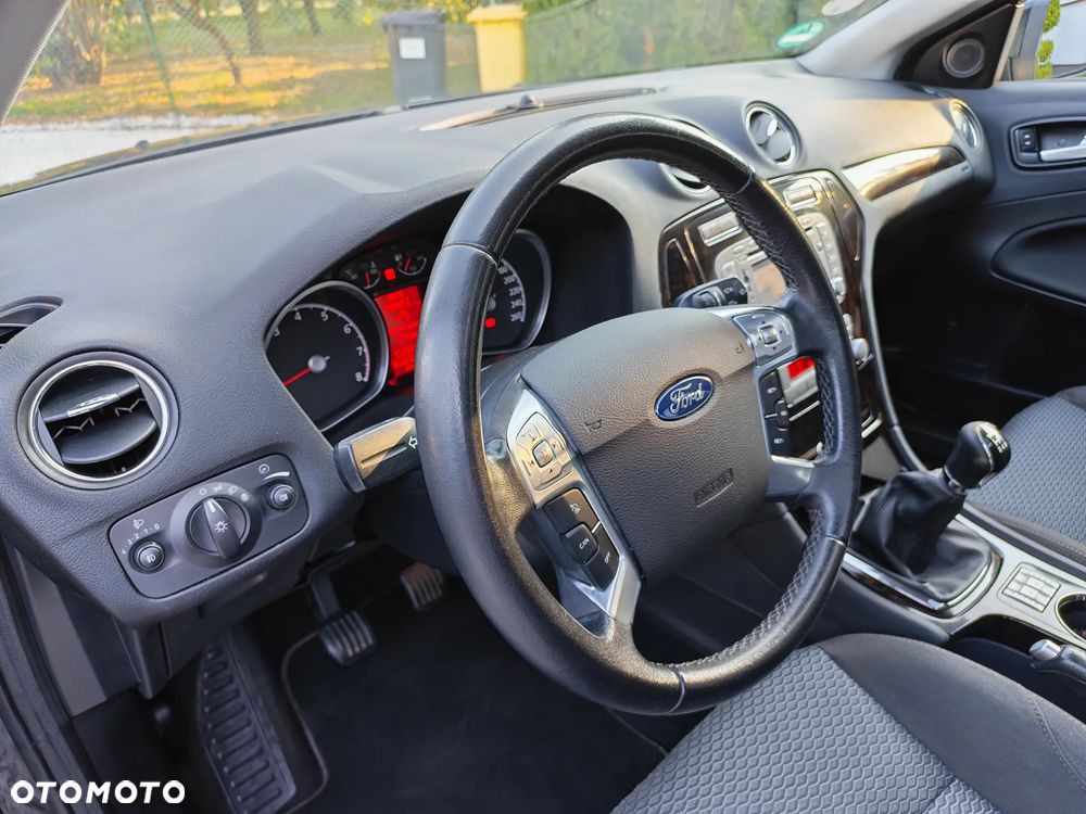 Ford Mondeo 2.0 Ghia X100 / X - 21
