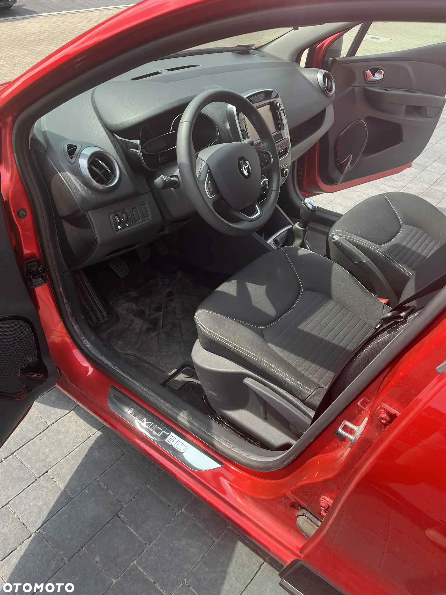 Renault Clio 1.2 16V Limited EU6 - 4