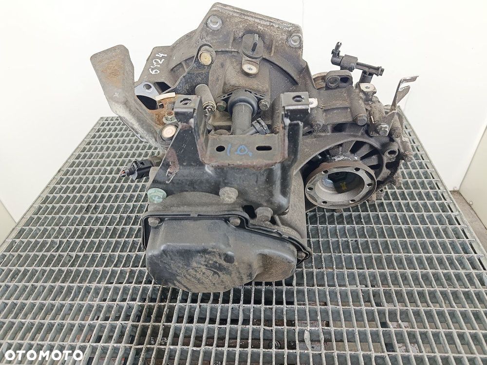SKRZYNIA BIEGÓW MANUALNA 5 VW POLO IV 9N GGU 1.9 TDI - 4