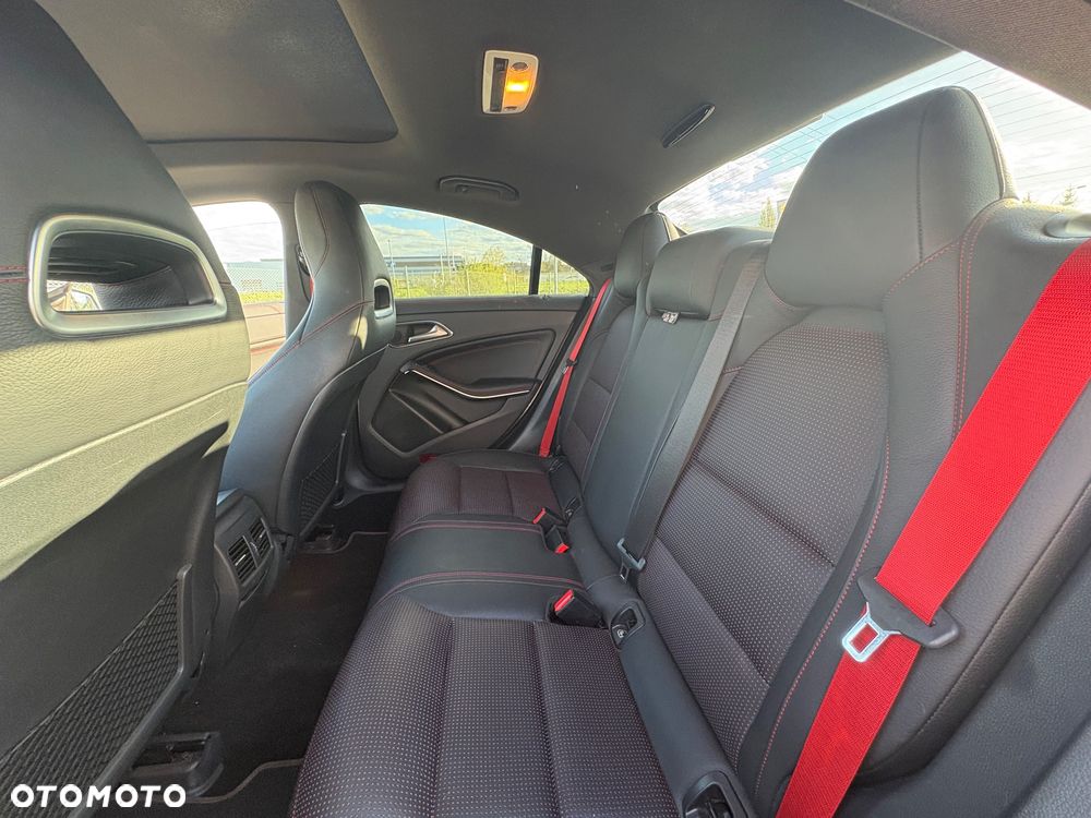 Mercedes-Benz CLA 250 4Matic 7G-DCT AMG Line - 17