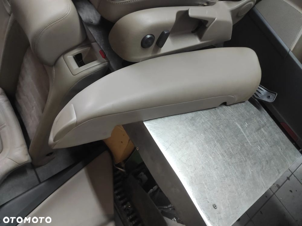 VW PASSAT B6 KOMBI SKÓRA JASNA LATTE IDEALNA FOTELE SKÓRZANE TAPICERKA SIEDZENIA KOMPLET BOCZKI KANAPA PODŁOKITNIK FOTEL OPARCIE KIEROWCY ELEKTRYCZNY PODGRZEWANE GRZANE EUROPA WYSYŁKA !!! - 7