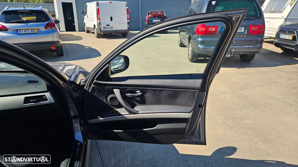 BMW 318 d Sport - 23