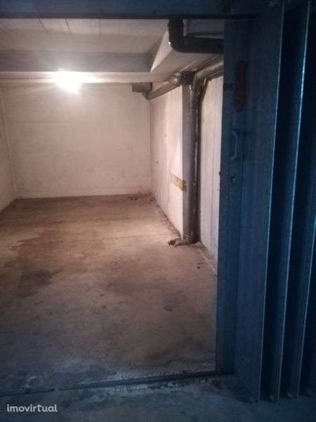 Vendo/ arrendo garagem fechada Algueirao Mem Martins - Grande imagem: 2/3