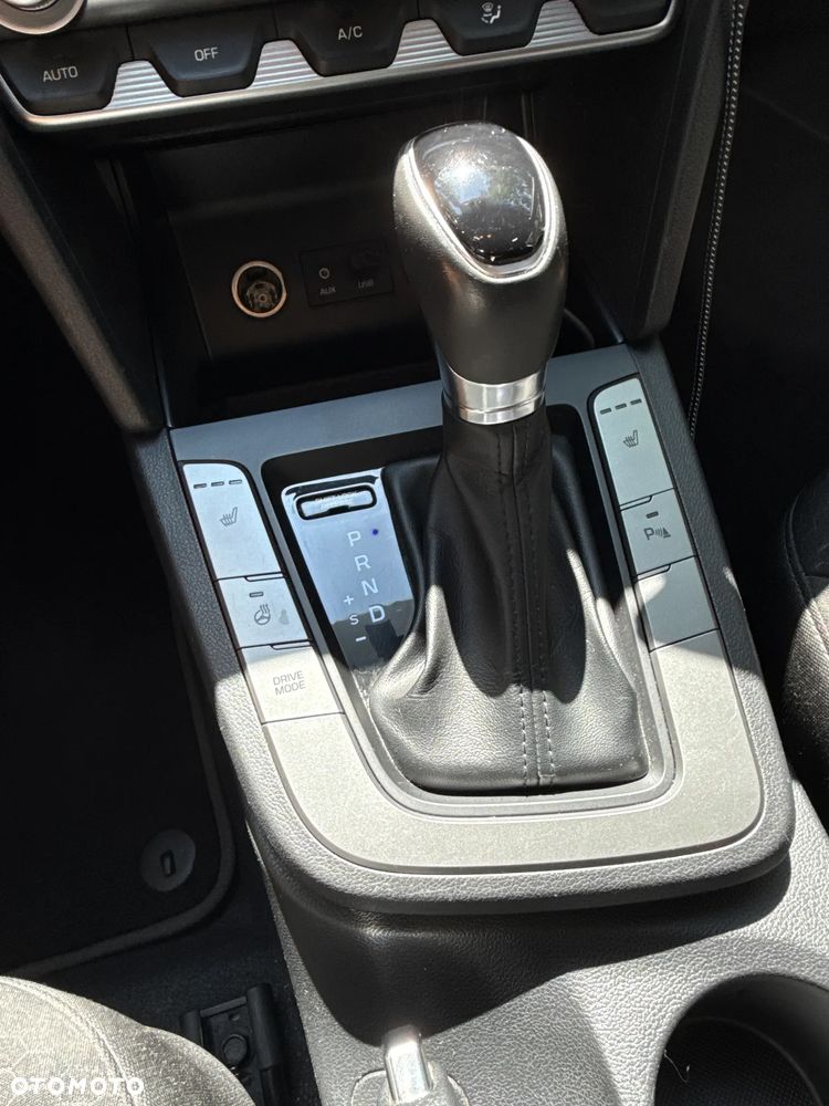 Hyundai Elantra 1.6 Style - 10