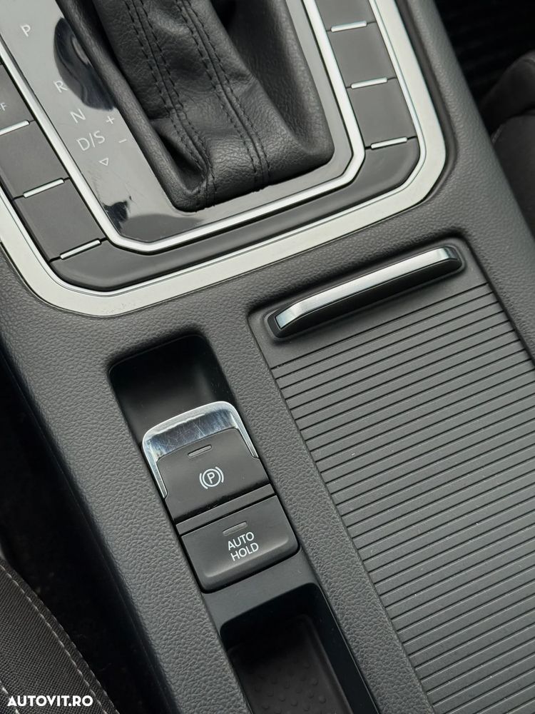 Volkswagen Passat 2.0 TDI DSG Comfortline - 26