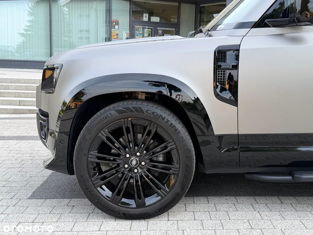 Land Rover Defender 3.0 D300 mHEV X-Dynamic SE - 26