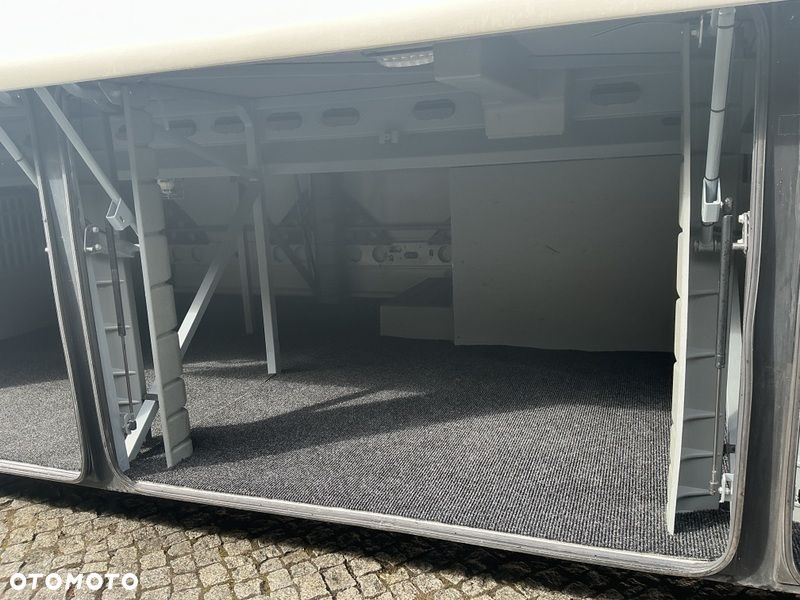 Mercedes-Benz TOURISMO - 28