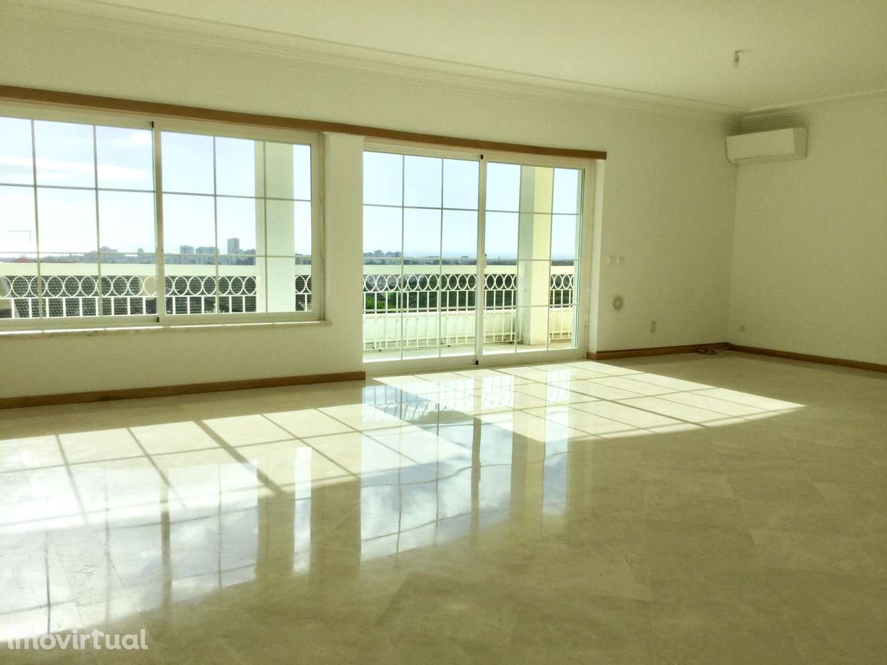 Encantadora Moradia T4 com jardim e piscina em Alcabideche, Cascais - Grande imagem: 5/44