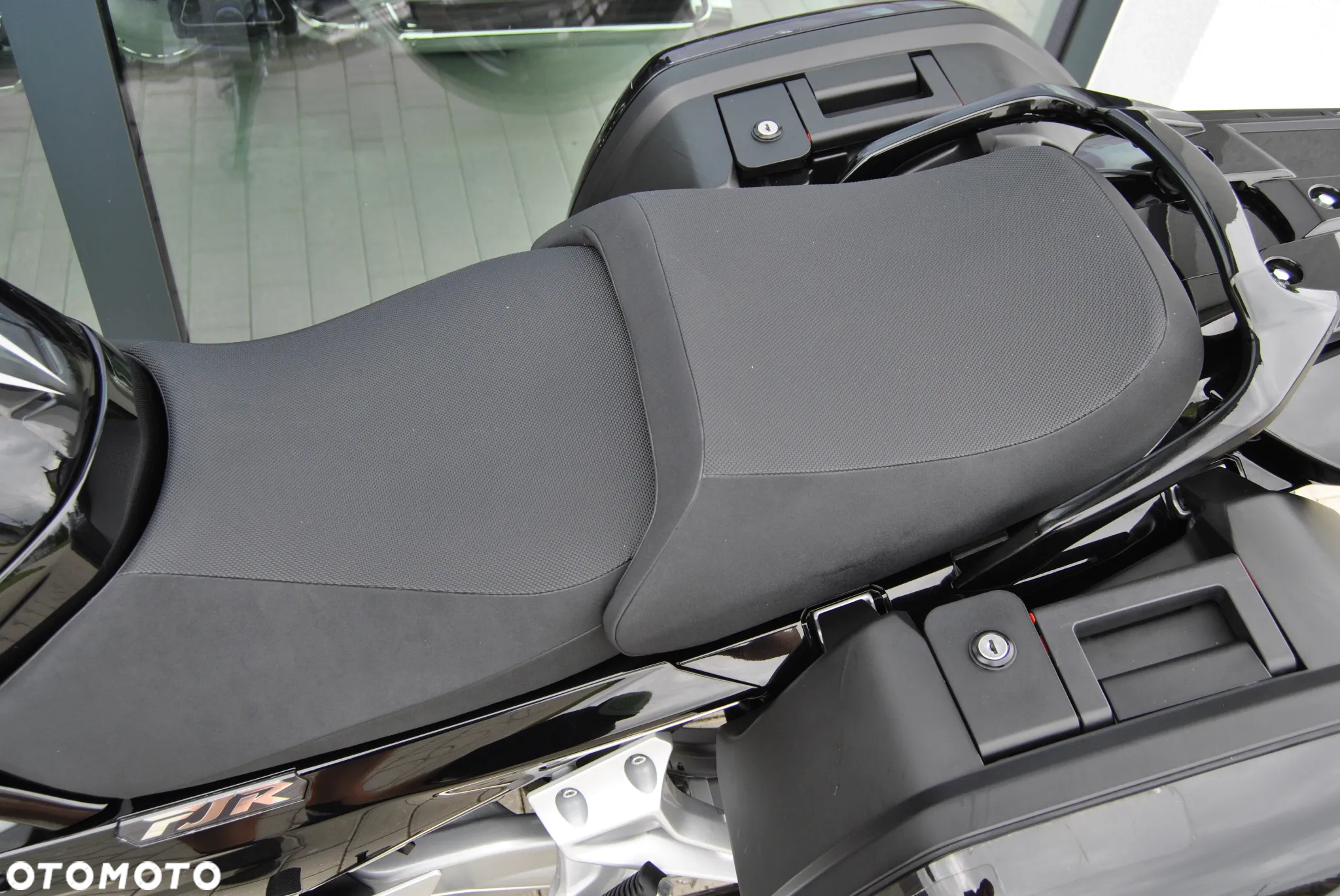 Yamaha FJR - 28