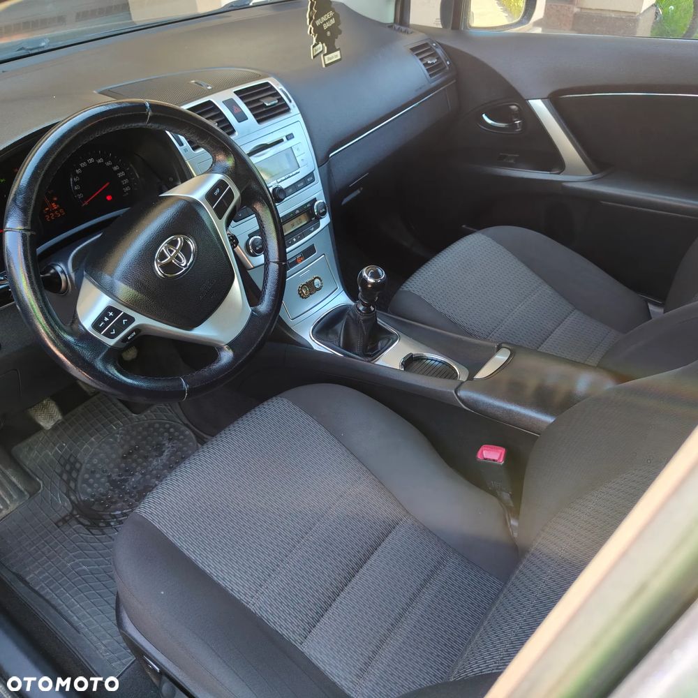 Toyota Avensis 2.0 D-4D Luna - 11