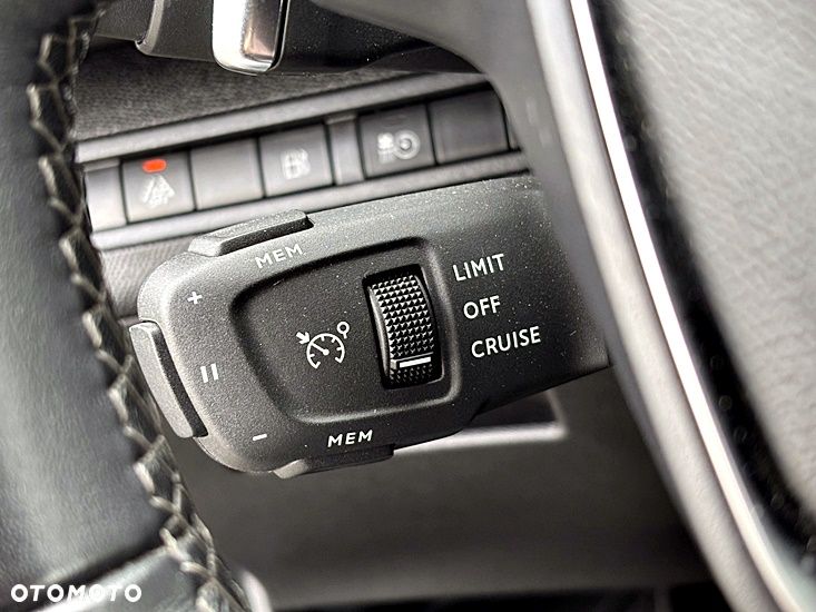 Peugeot 3008 225 e-EAT8 Allure - 30