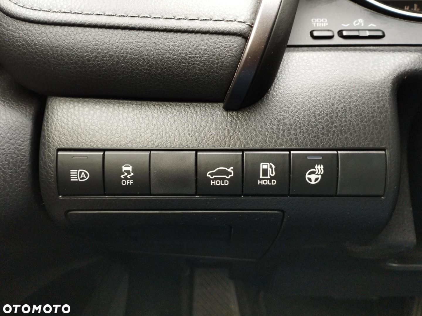 Toyota Camry - 26