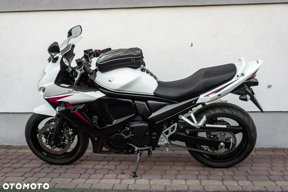 Suzuki GSX - 6