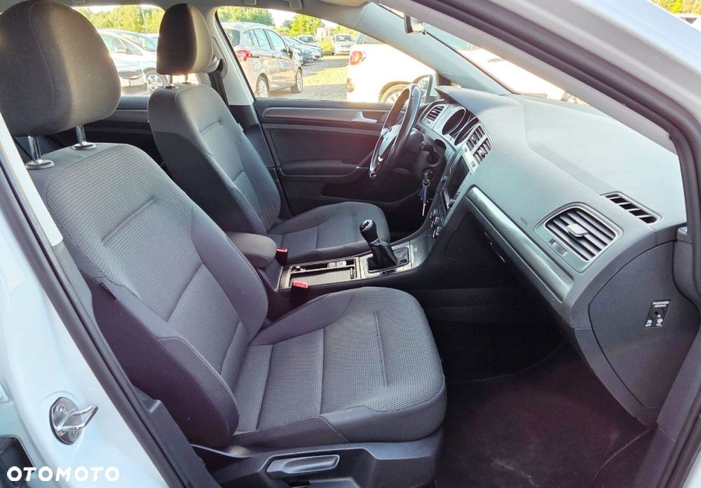 Volkswagen Golf - 22