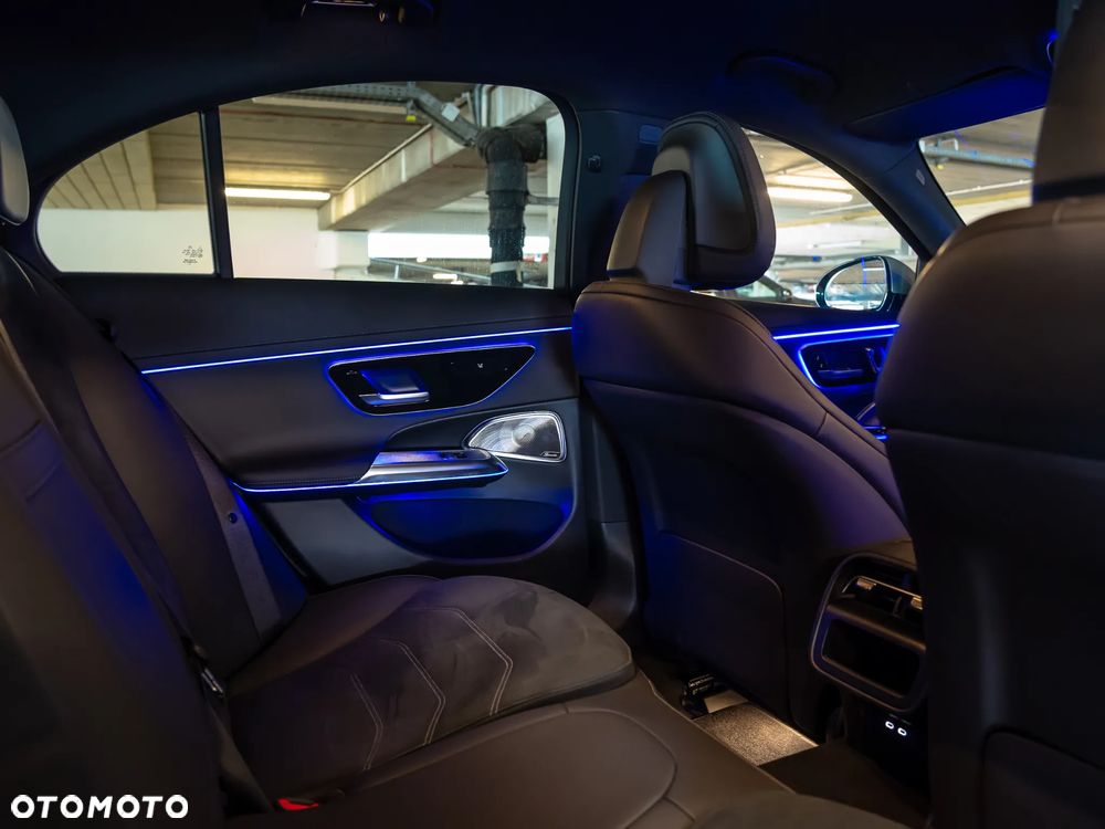 Mercedes-Benz Klasa E 300e 4Matic 9G-TRONIC AMG Line NIGHT Edition - 40