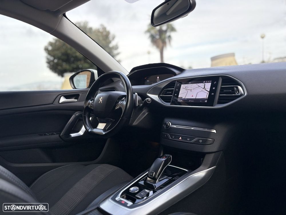 Peugeot 308 SW BlueHDi 130 EAT8 Allure - 15