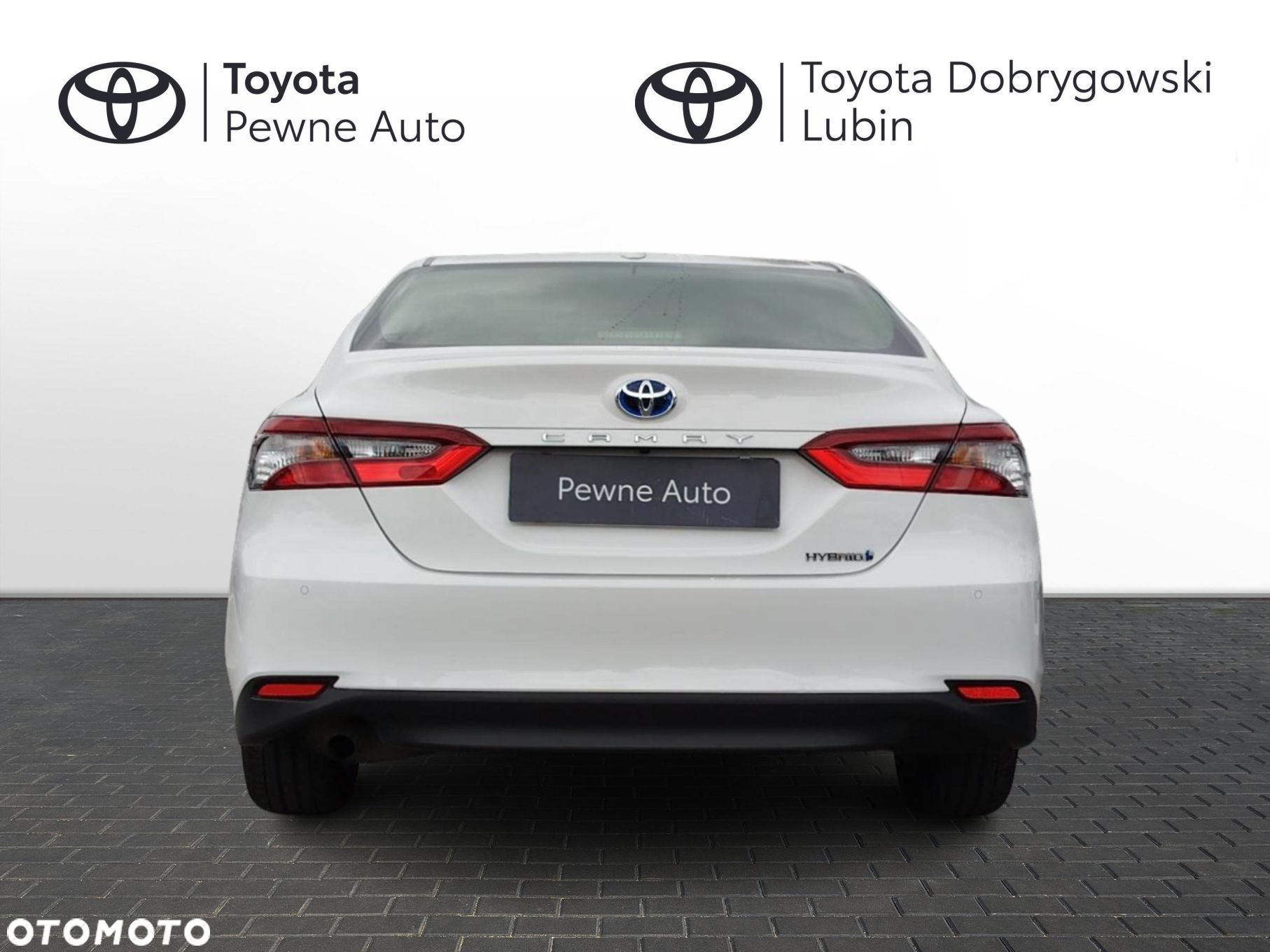 Toyota Camry - 4