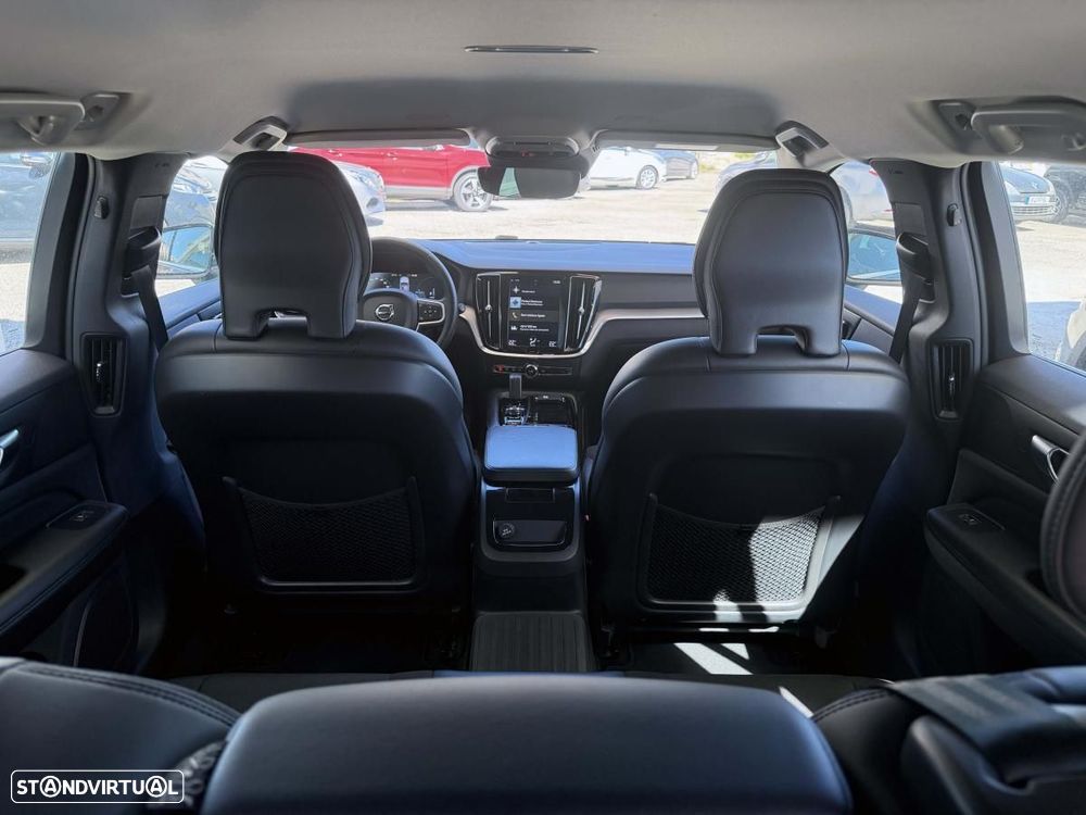Volvo V60 2.0 T8 AWD TE Momentum Plus - 22