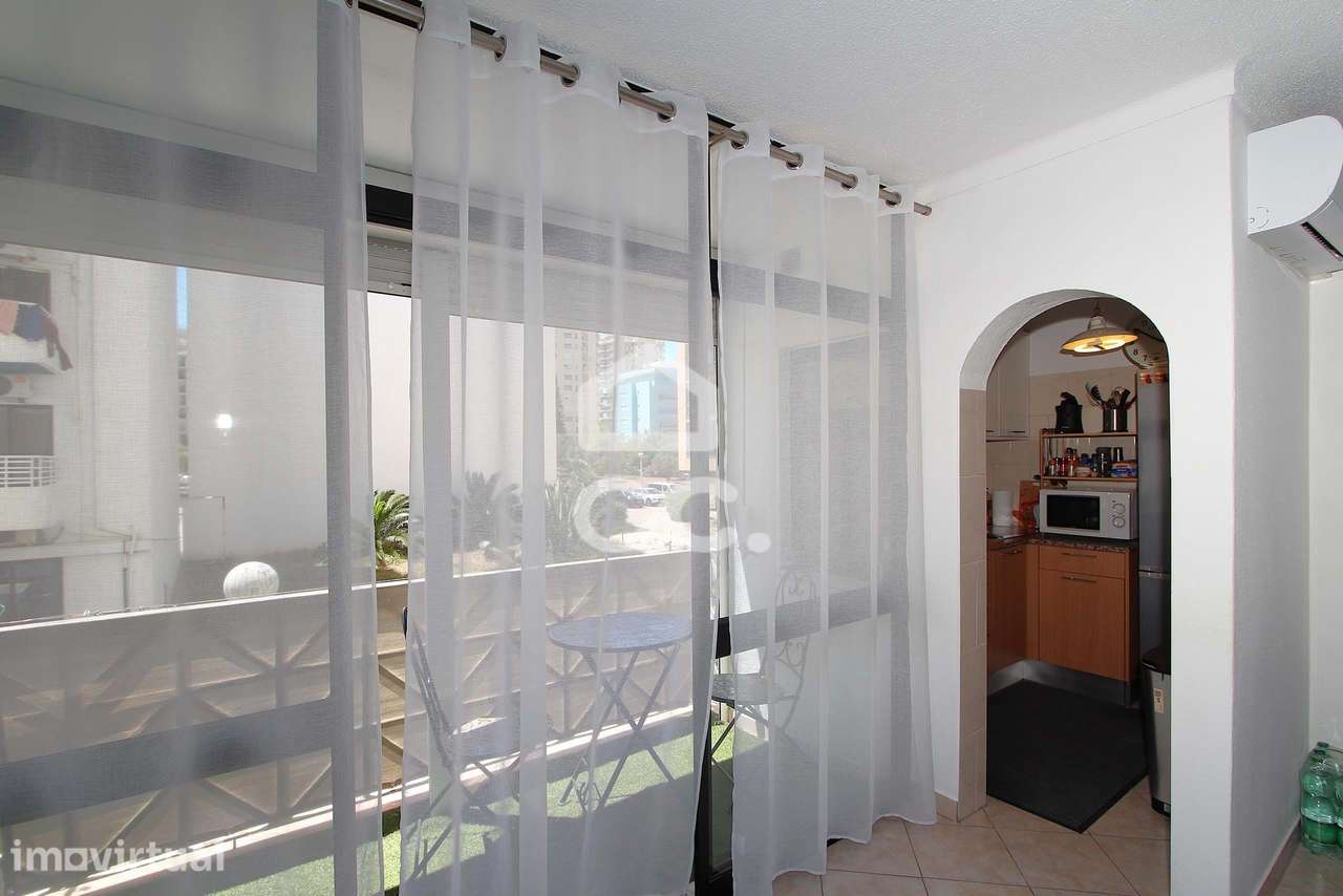 Apartamento T1 no coração de Armação de Pêra a poucos passos da praia! - Grande imagem: 4/17