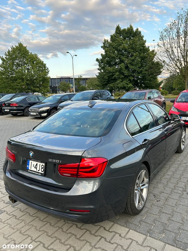 BMW Seria 3 330i xDrive Sport Line - 15