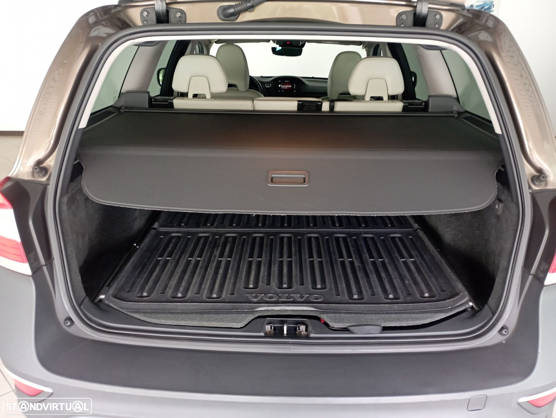 Volvo XC 70 2.0 D4 Momentum Geartronic - 6