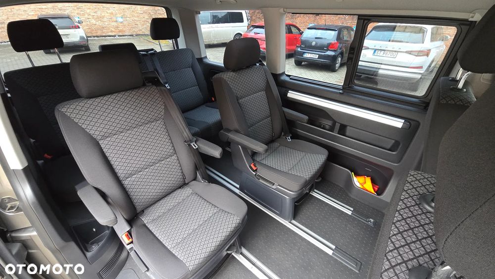 Volkswagen Multivan - 11