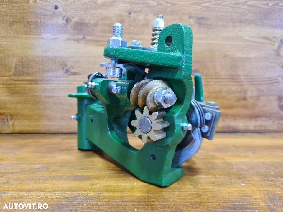 Aparat inodator Presa balotat / Balotiera John Deere 349 / 359 / 459 / 219 / 221 / 224T / 224WS / 332 / 332AT / 332T/WS / 336 / 336AT / 342AWS / 342T/WS / 346 / 346T/WS / 456A / 456AT / 456AWS / 456T/WS / 466A / 466AT / 466AWS / 466T/WS / CB300 - 2