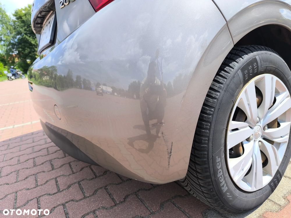 Peugeot 208 1.2 VTi Allure - 23