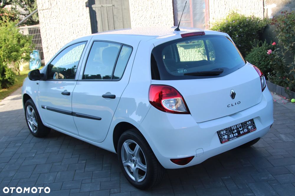 Renault Clio 1.2 16V 75 Yahoo - 15