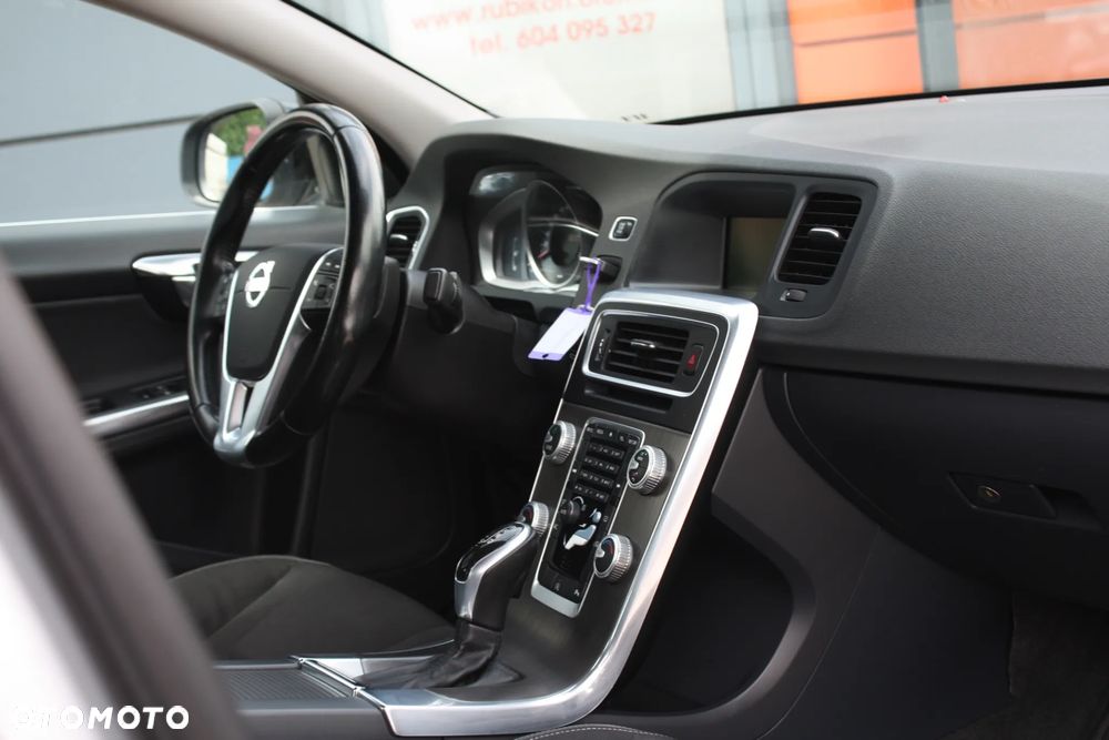 Volvo S60 D3 Geartronic Momentum - 29